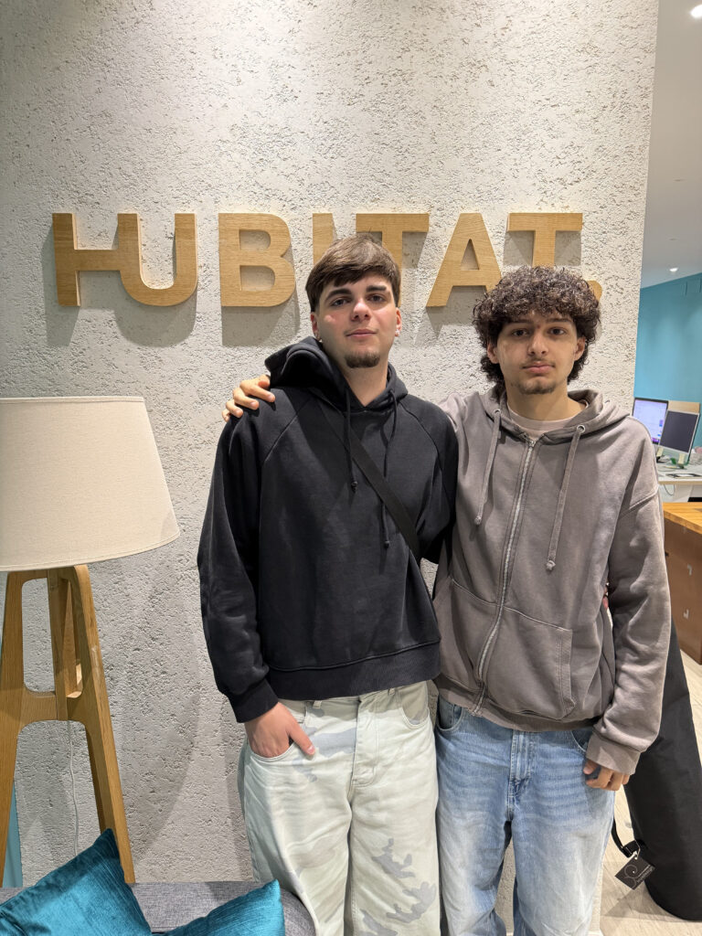 Gli studenti Andrea e Francesco in posa