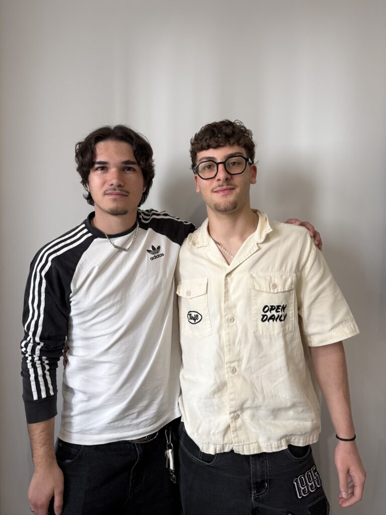 Gli studenti Mattia e Michael in posa